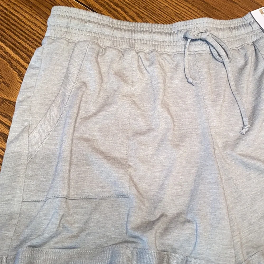 Womanβs XL RBX Celery color athletic shorts NWT - Picture 3 of 5